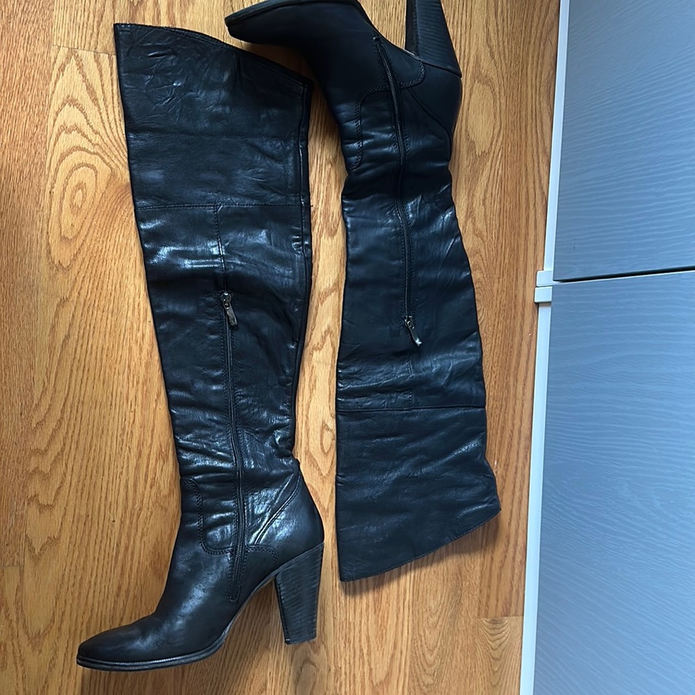 Alberto Fermani Over-The-Knee Boot
Leather Boots
Size: 9 | IT 39